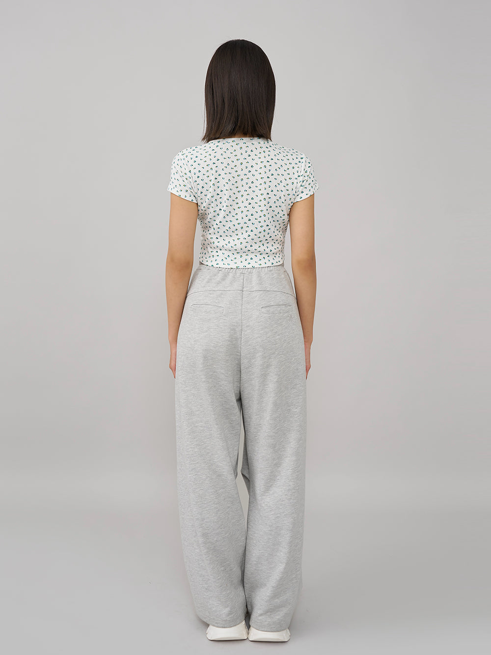 モデル:163cm(着用サイズ:FREE 着用カラー:GRY)