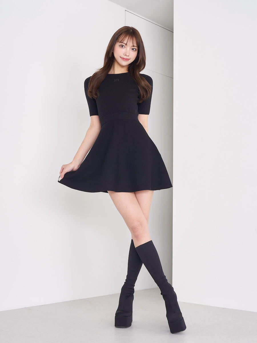 モデル:163cm(着用サイズ:FREE 着用カラー:BLK)