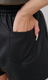 モデル:163cm(着用サイズ:FREE 着用カラー:BLK)