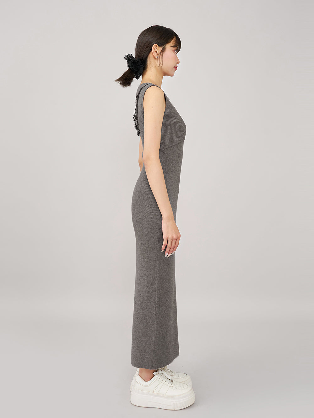 モデル:163cm(着用サイズ:FREE 着用カラー:GRY)