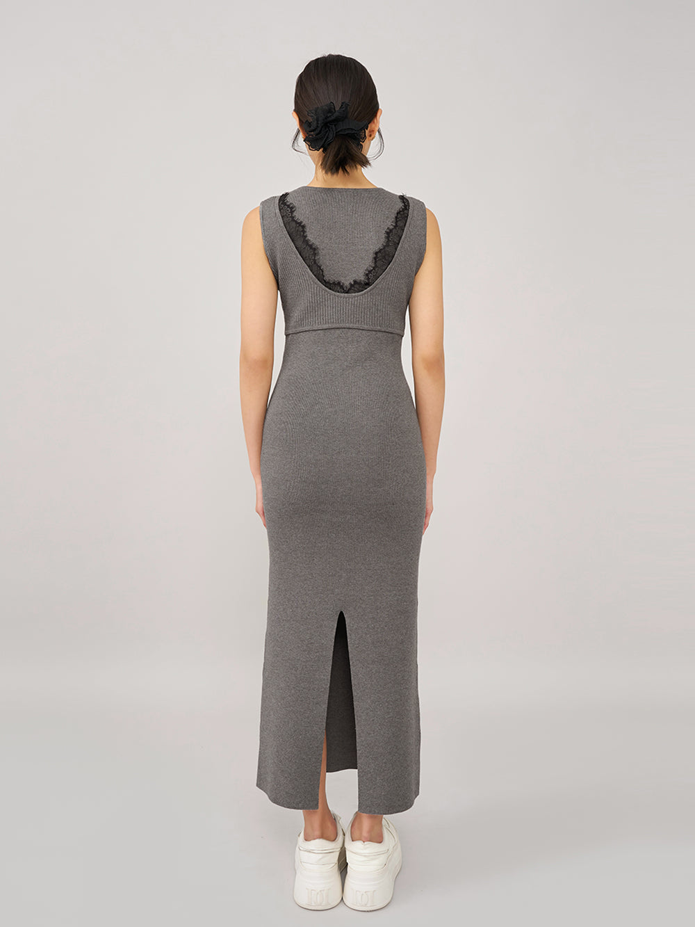 モデル:163cm(着用サイズ:FREE 着用カラー:GRY)