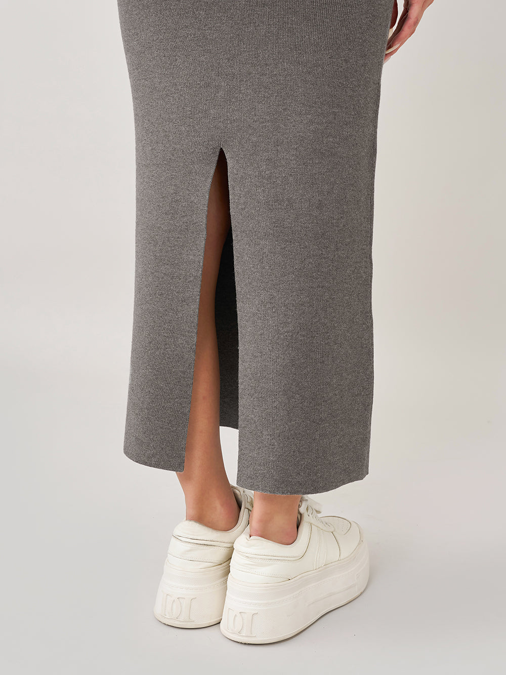 モデル:163cm(着用サイズ:FREE 着用カラー:GRY)