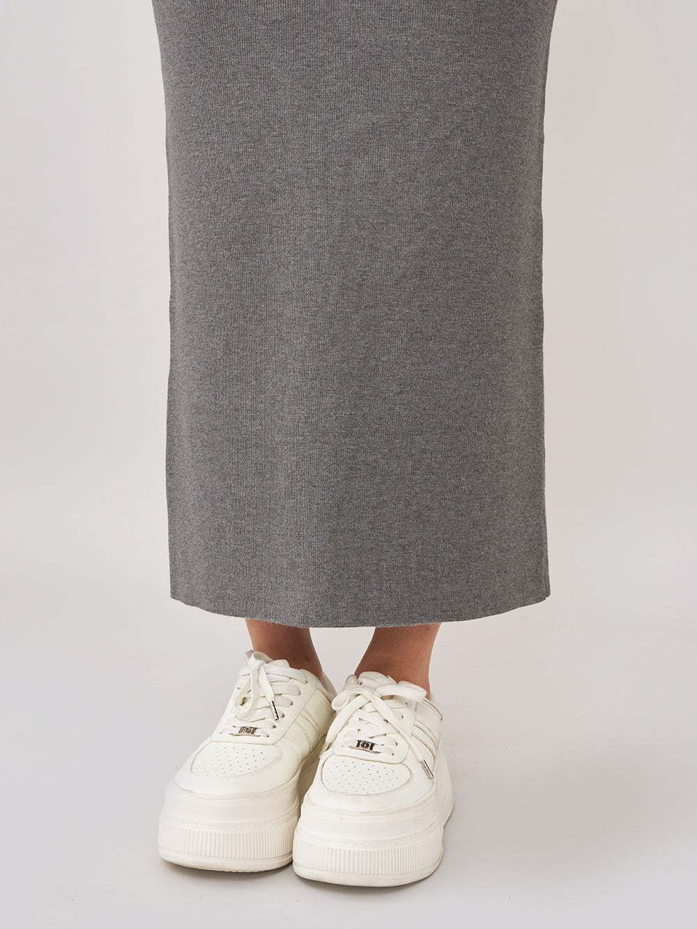 モデル:163cm(着用サイズ:FREE 着用カラー:GRY)