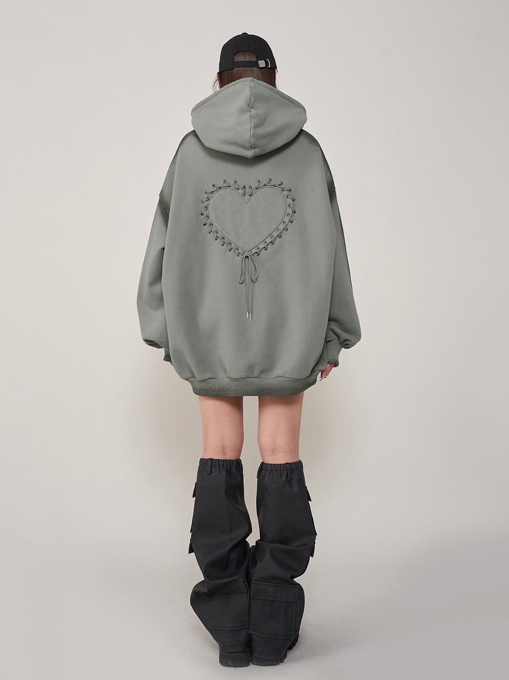 モデル:163cm(着用サイズ:FREE 着用カラー:KHA)