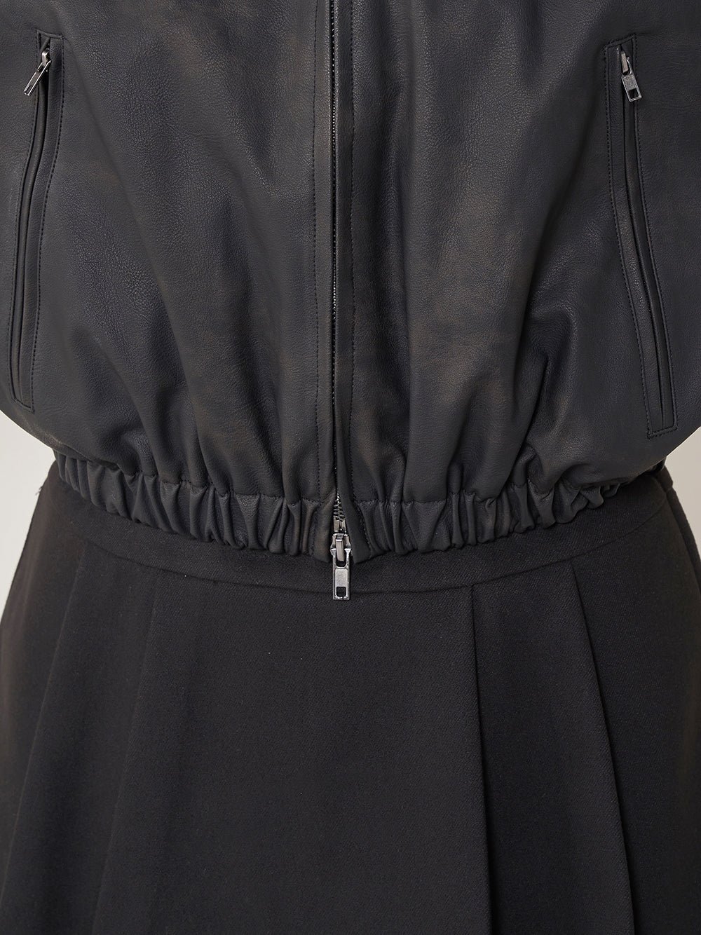 モデル:163cm(着用サイズ:FREE 着用カラー:BLK)