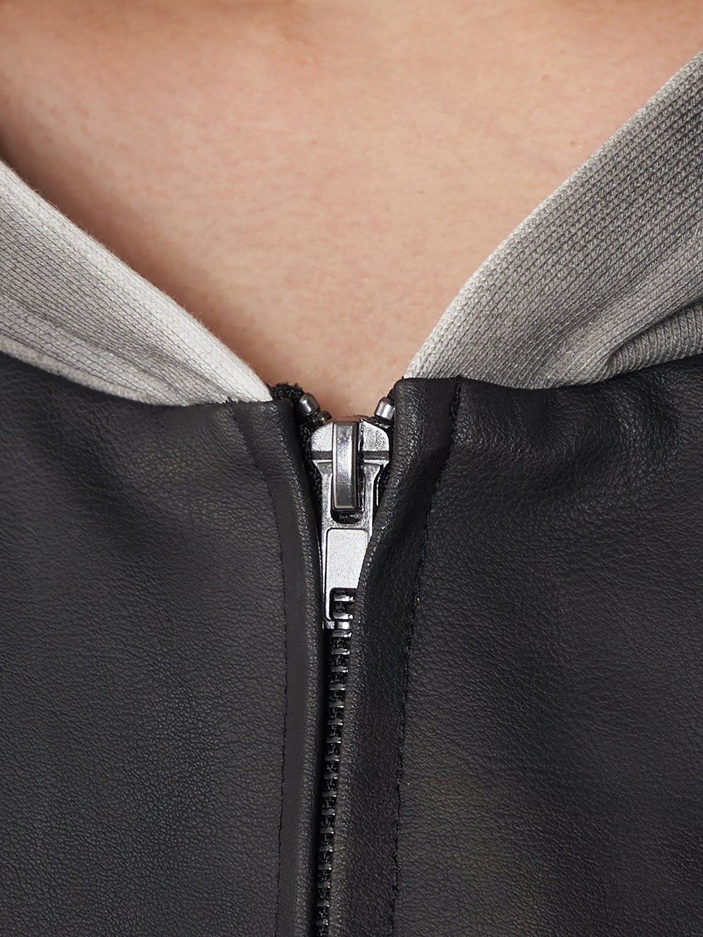 モデル:163cm(着用サイズ:FREE 着用カラー:BLK)