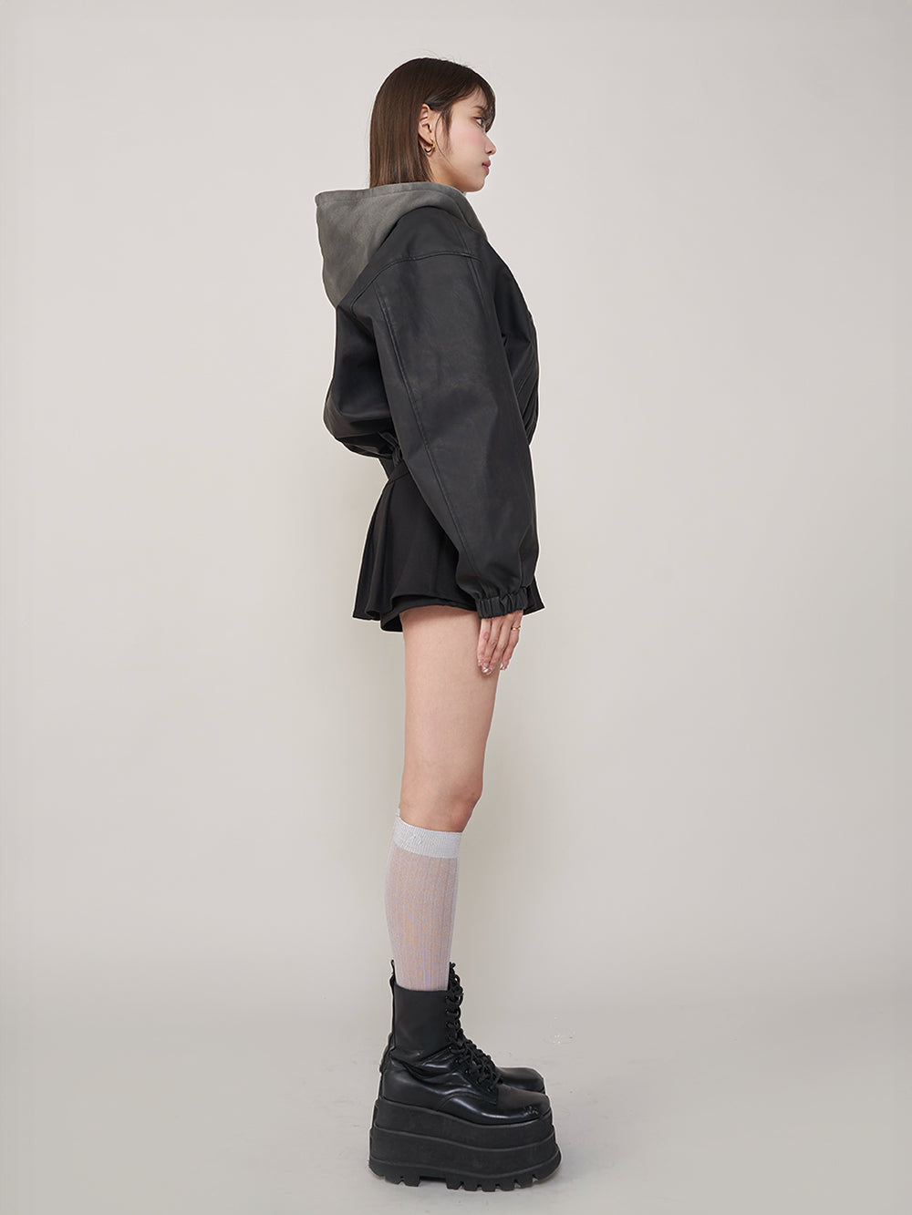 モデル:163cm(着用サイズ:FREE 着用カラー:BLK)