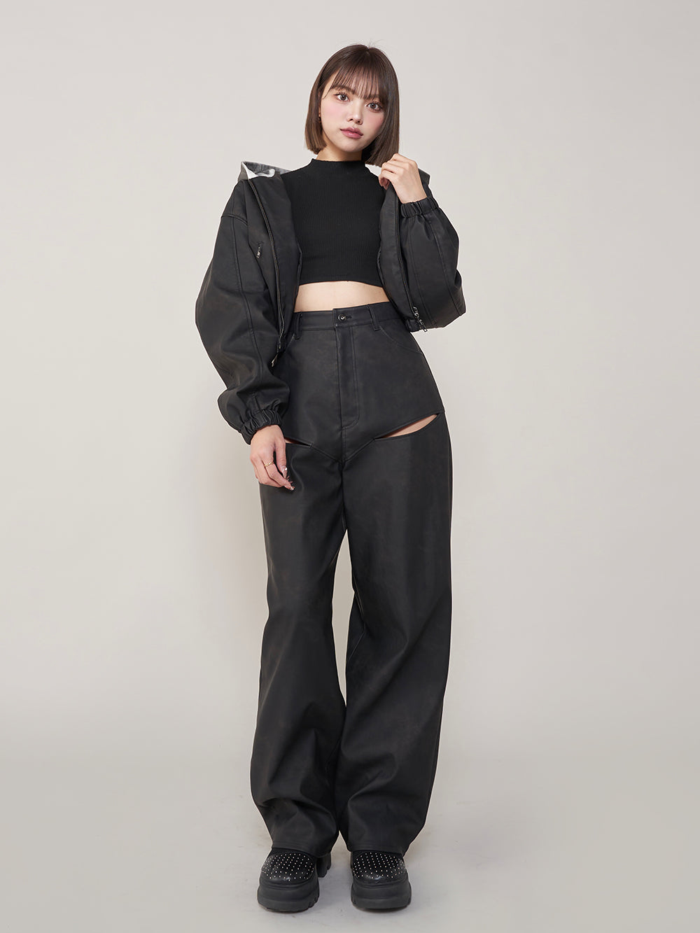 モデル:163cm(着用サイズ:FREE 着用カラー:BLK)