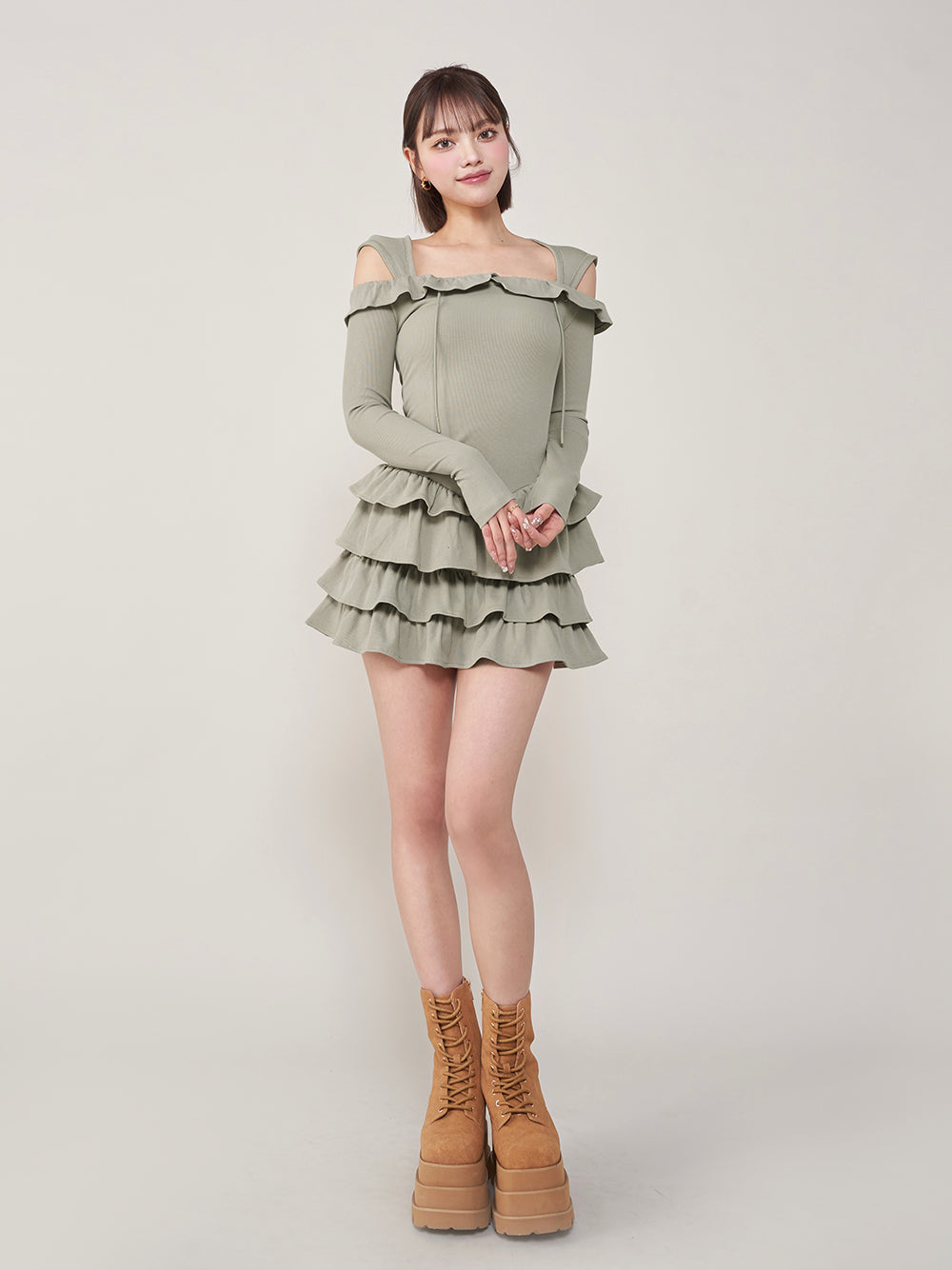 モデル:163cm(着用サイズ:FREE 着用カラー:KHA)