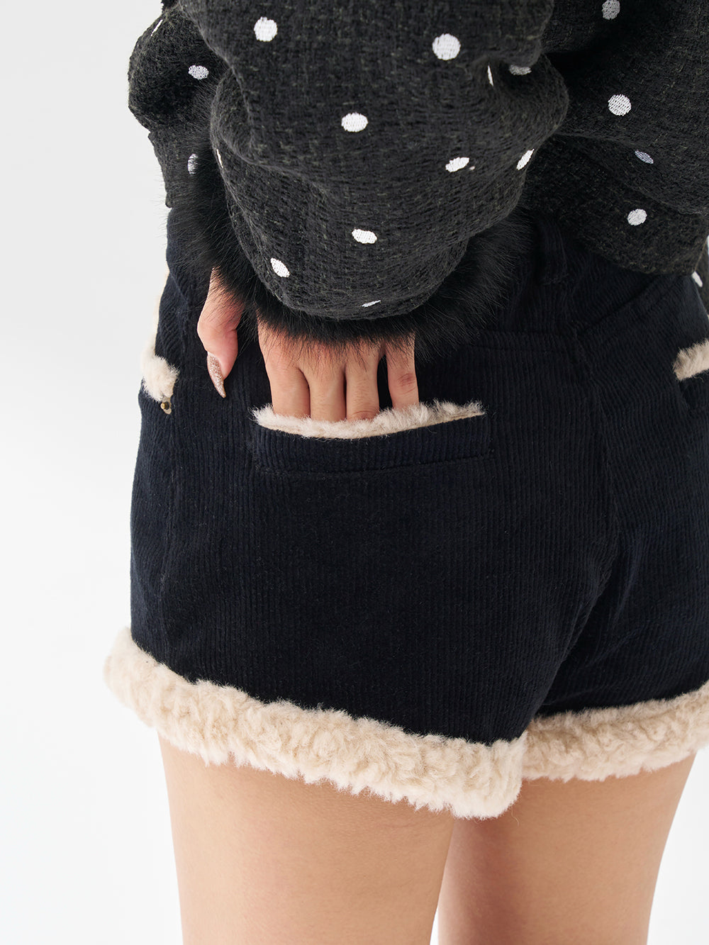モデル:163cm(着用サイズ:S 着用カラー:BLK)