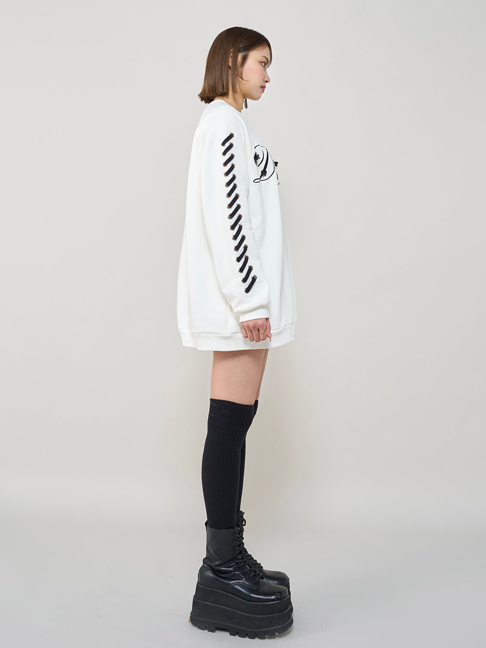 モデル:163cm(着用サイズ:FREE 着用カラー:WHT)
