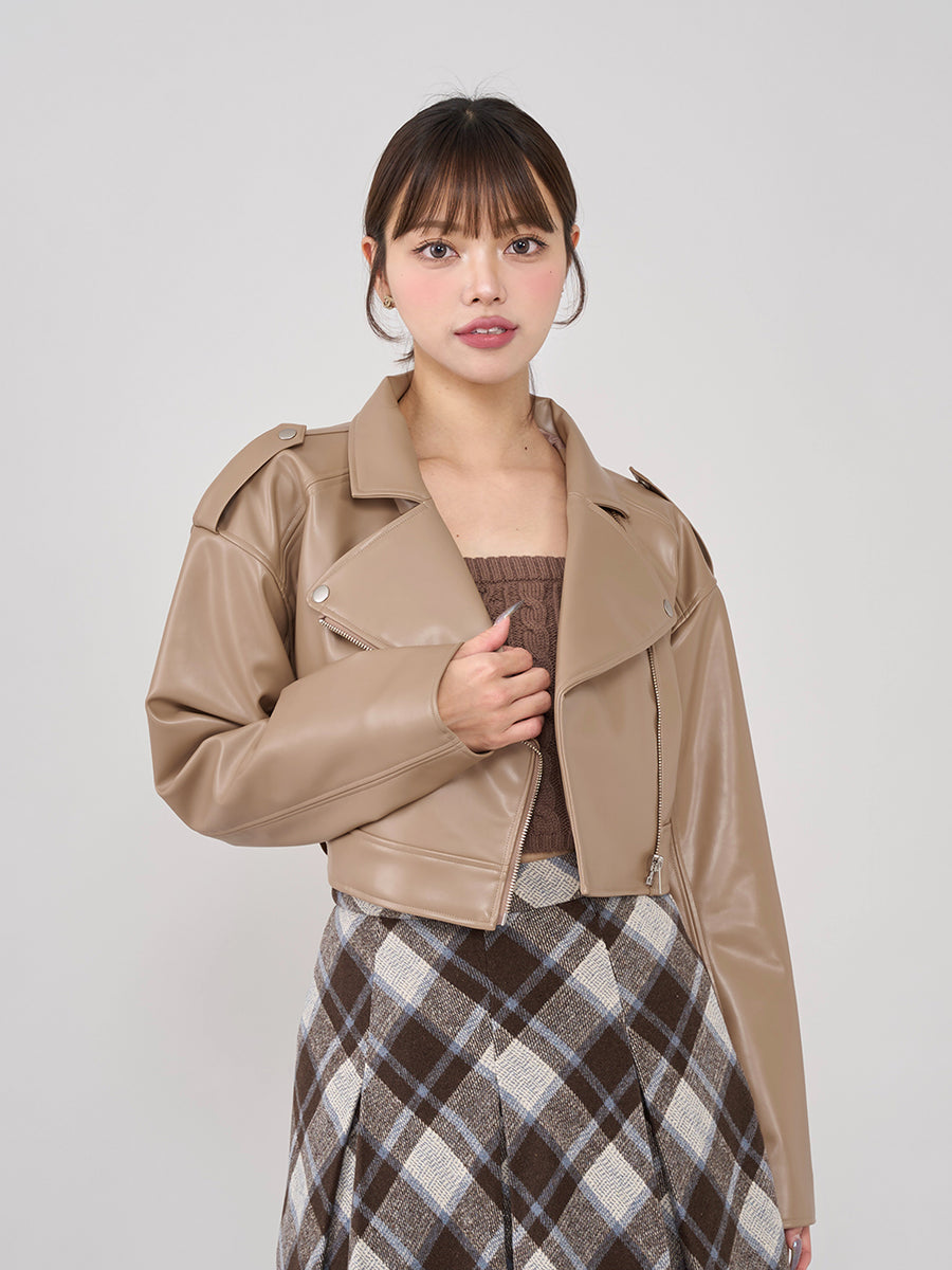 モデル:163cm(着用サイズ:FREE 着用カラー:BEG)