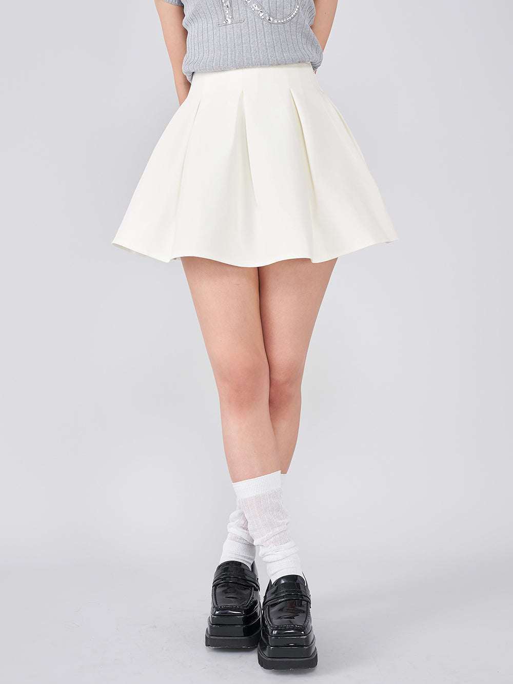 モデル:163cm(着用サイズ:S 着用カラー:WHT)
