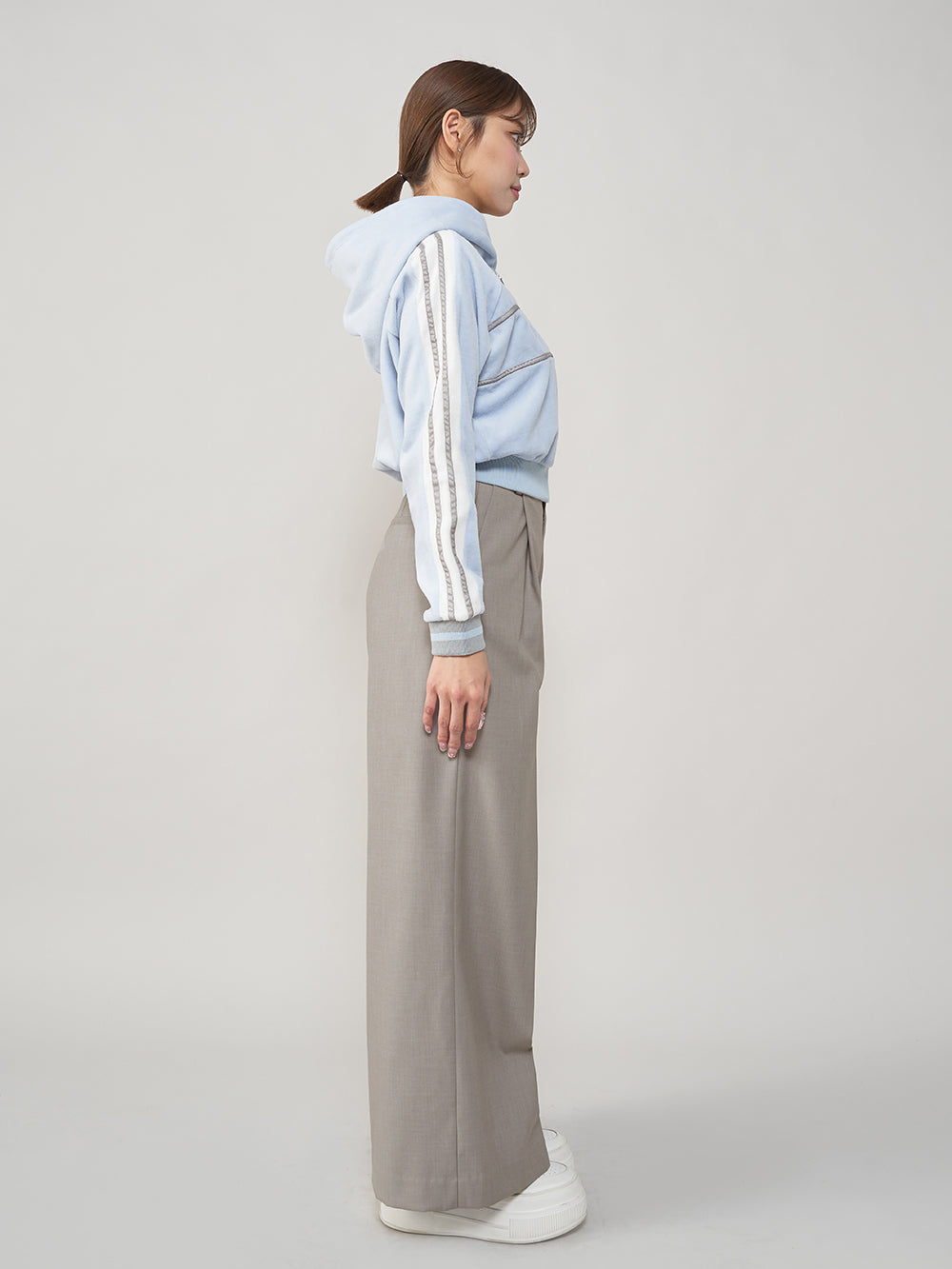モデル:163cm(着用サイズ:FREE 着用カラー:GRY)