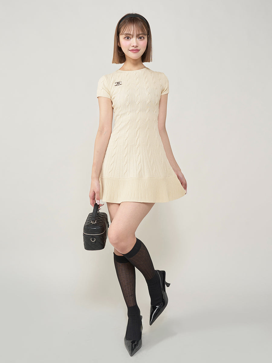 モデル:163cm(着用サイズ:FREE 着用カラー:IVO)