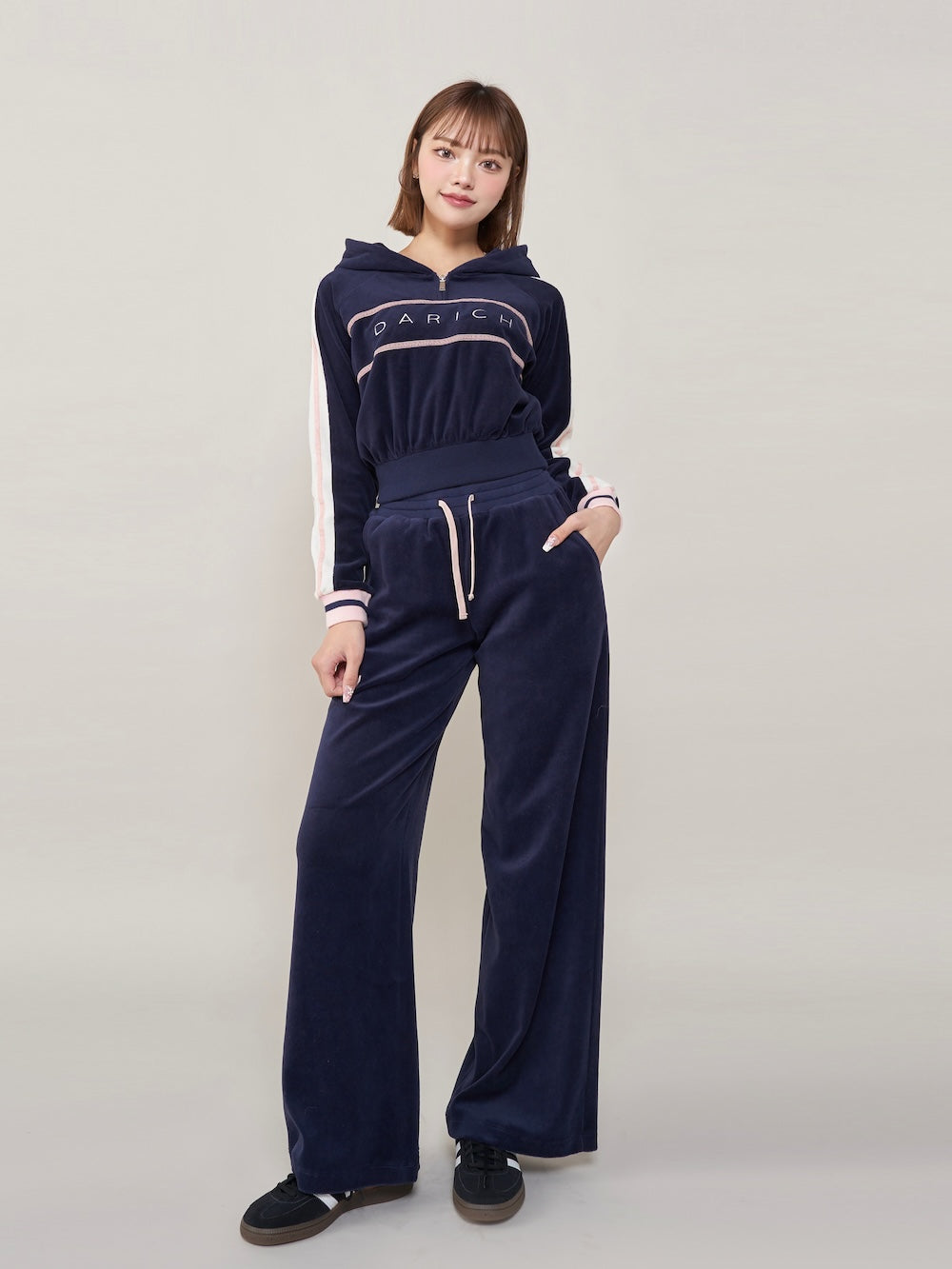 モデル:163cm(着用サイズ:FREE 着用カラー:NVY)