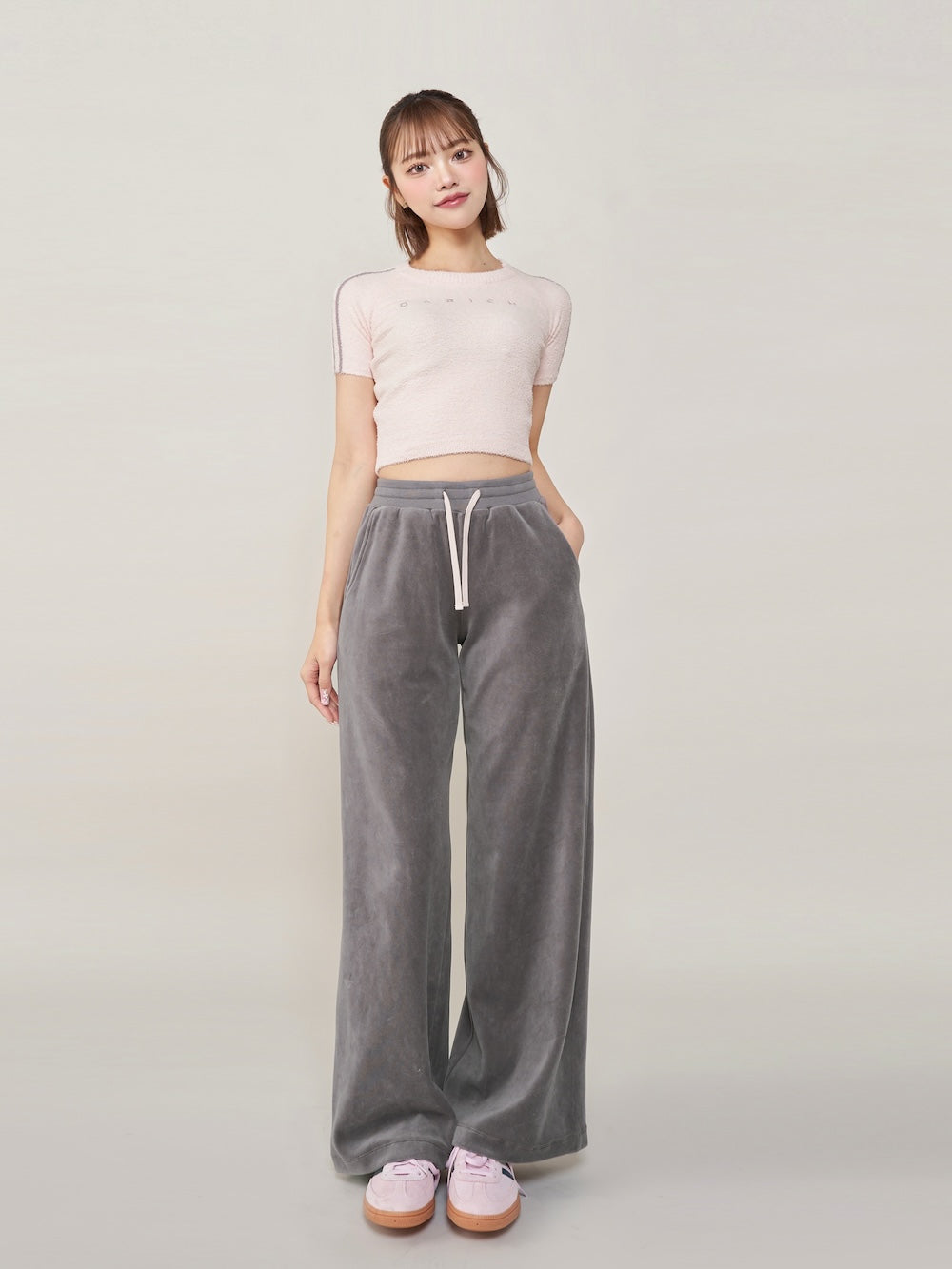 モデル:163cm(着用サイズ:FREE 着用カラー:C-GRY)