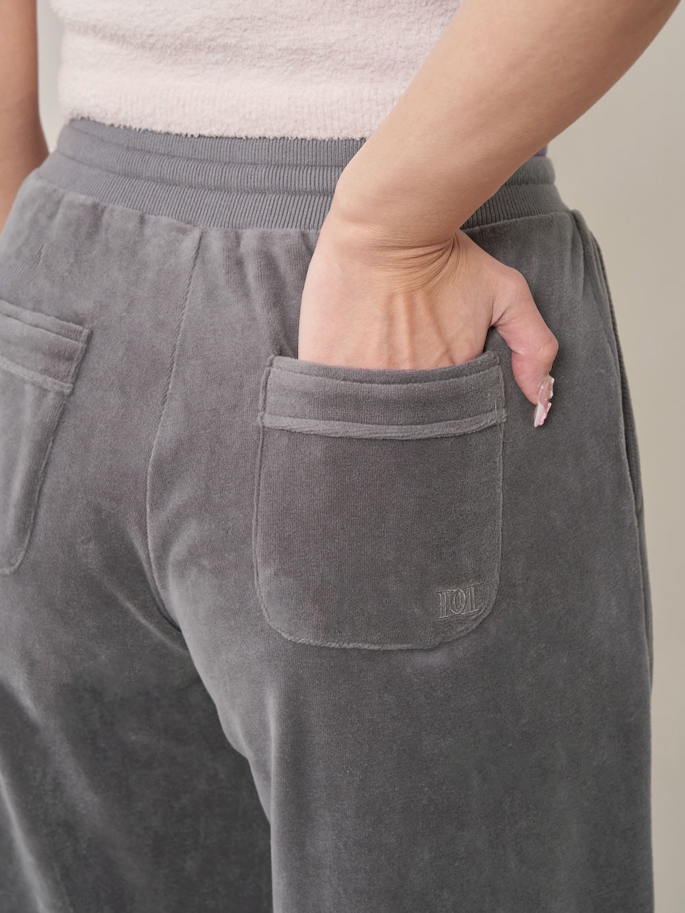 モデル:163cm(着用サイズ:FREE 着用カラー:C-GRY)