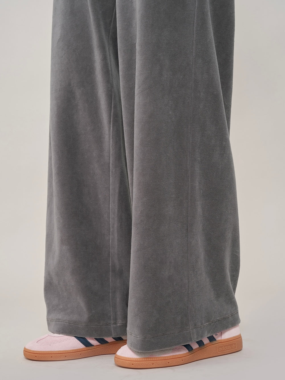 モデル:163cm(着用サイズ:FREE 着用カラー:C-GRY)