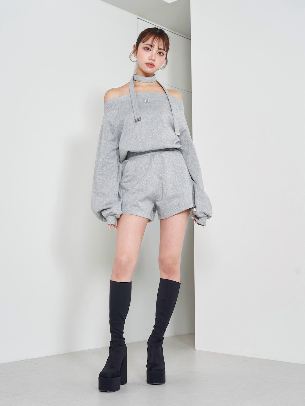 モデル:163cm(着用サイズ:FREE 着用カラー:GRY)