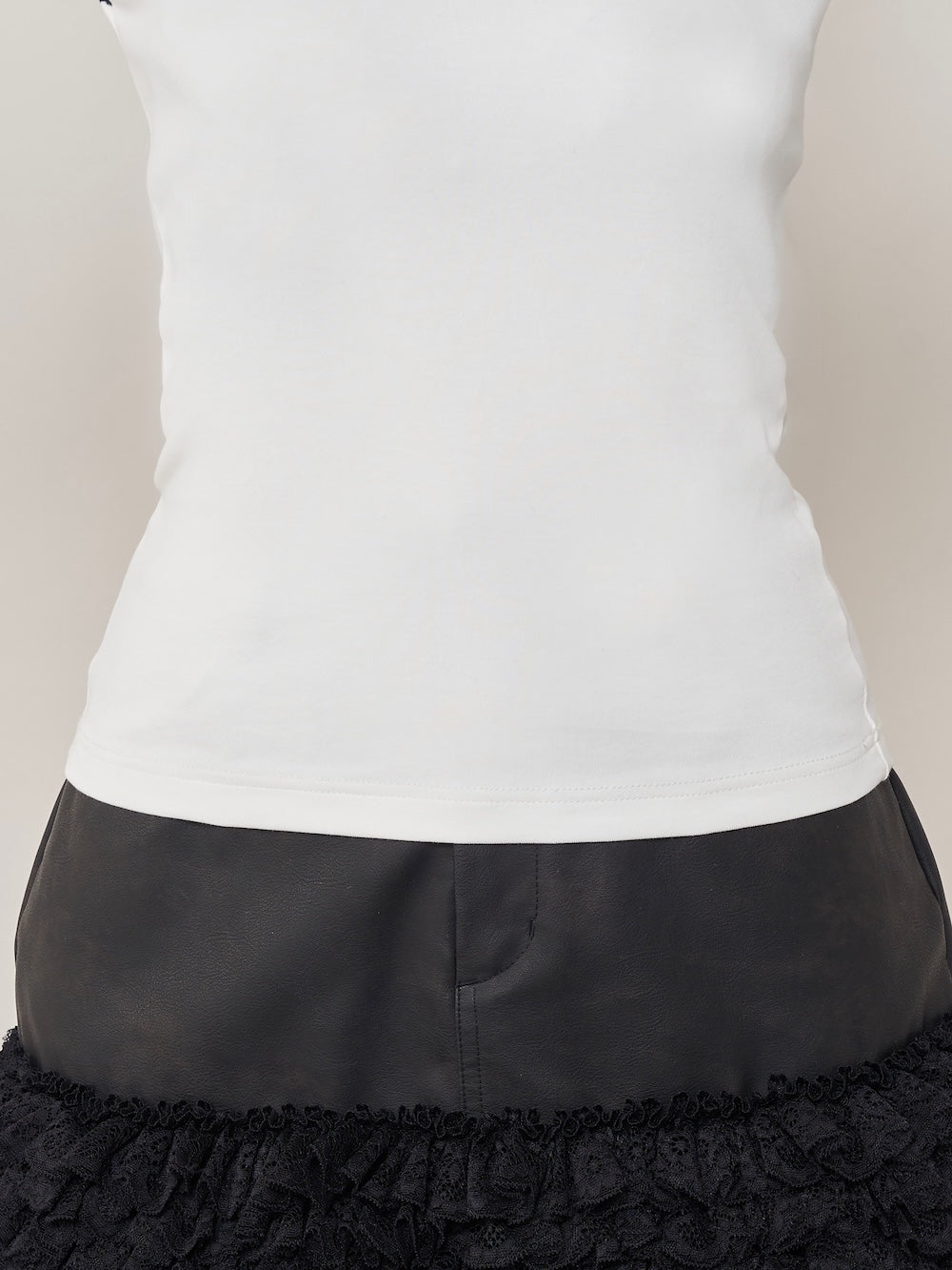 モデル:163cm(着用サイズ:FREE 着用カラー:WHT)