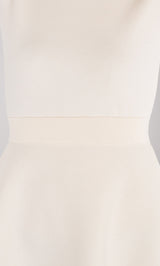 モデル:163cm(着用サイズ:FREE 着用カラー:IVO)