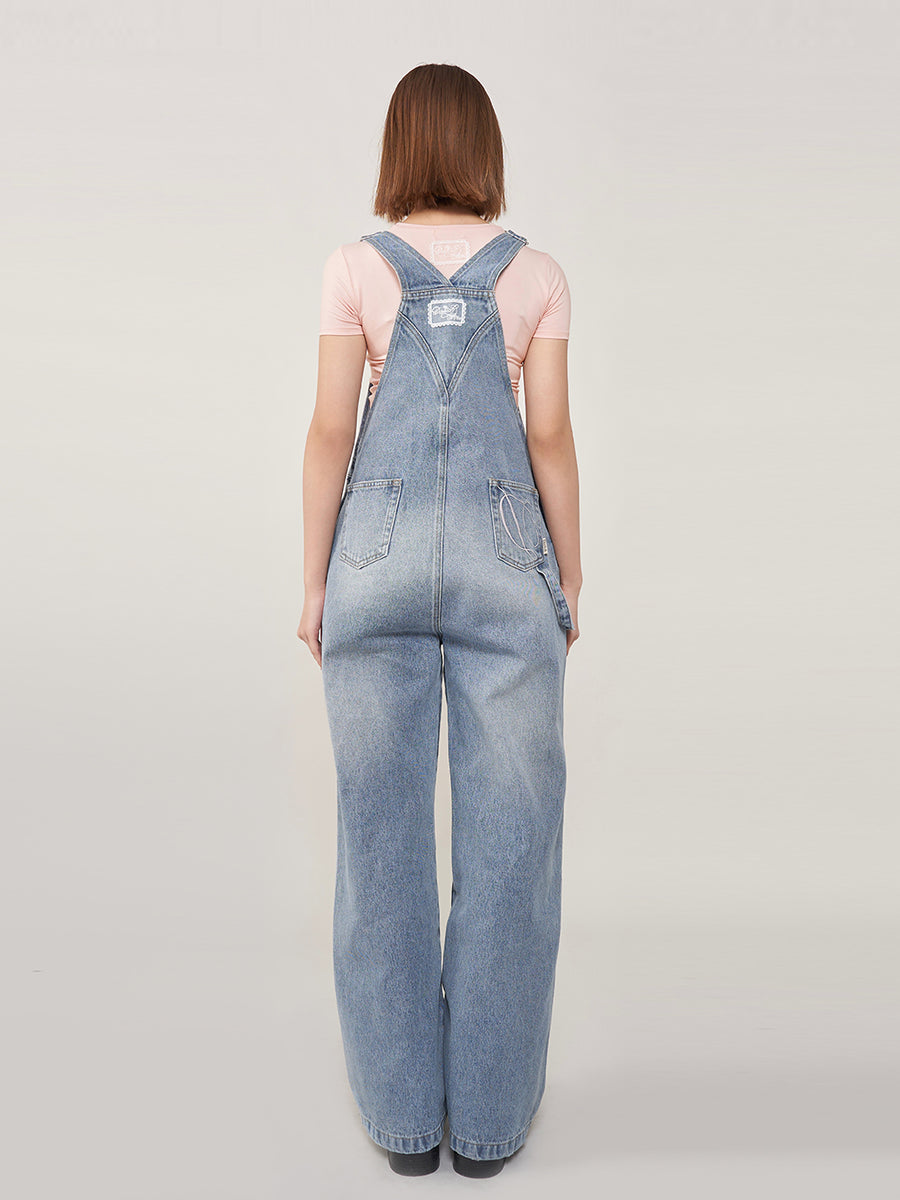 モデル:163cm(着用サイズ:M 着用カラー:BLU)