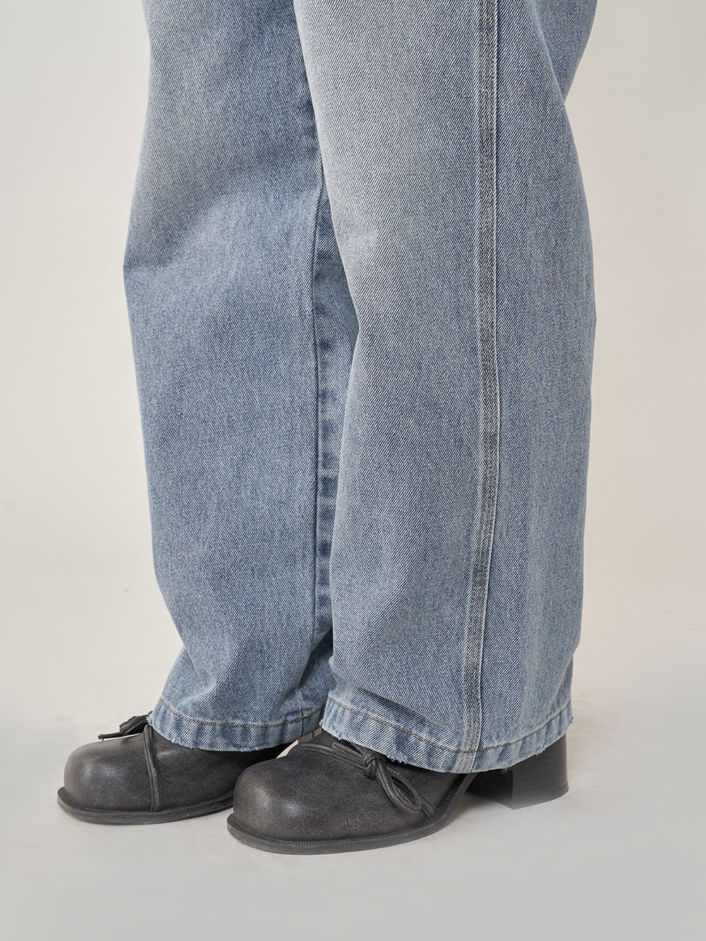 モデル:163cm(着用サイズ:M 着用カラー:BLU)