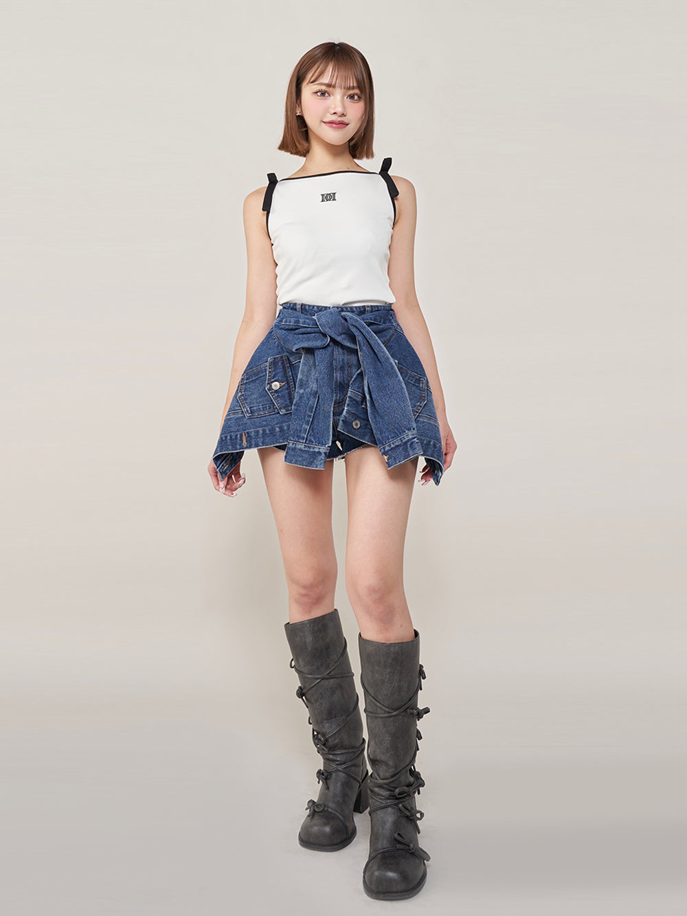 モデル:163cm(着用サイズ:M 着用カラー:BLU)