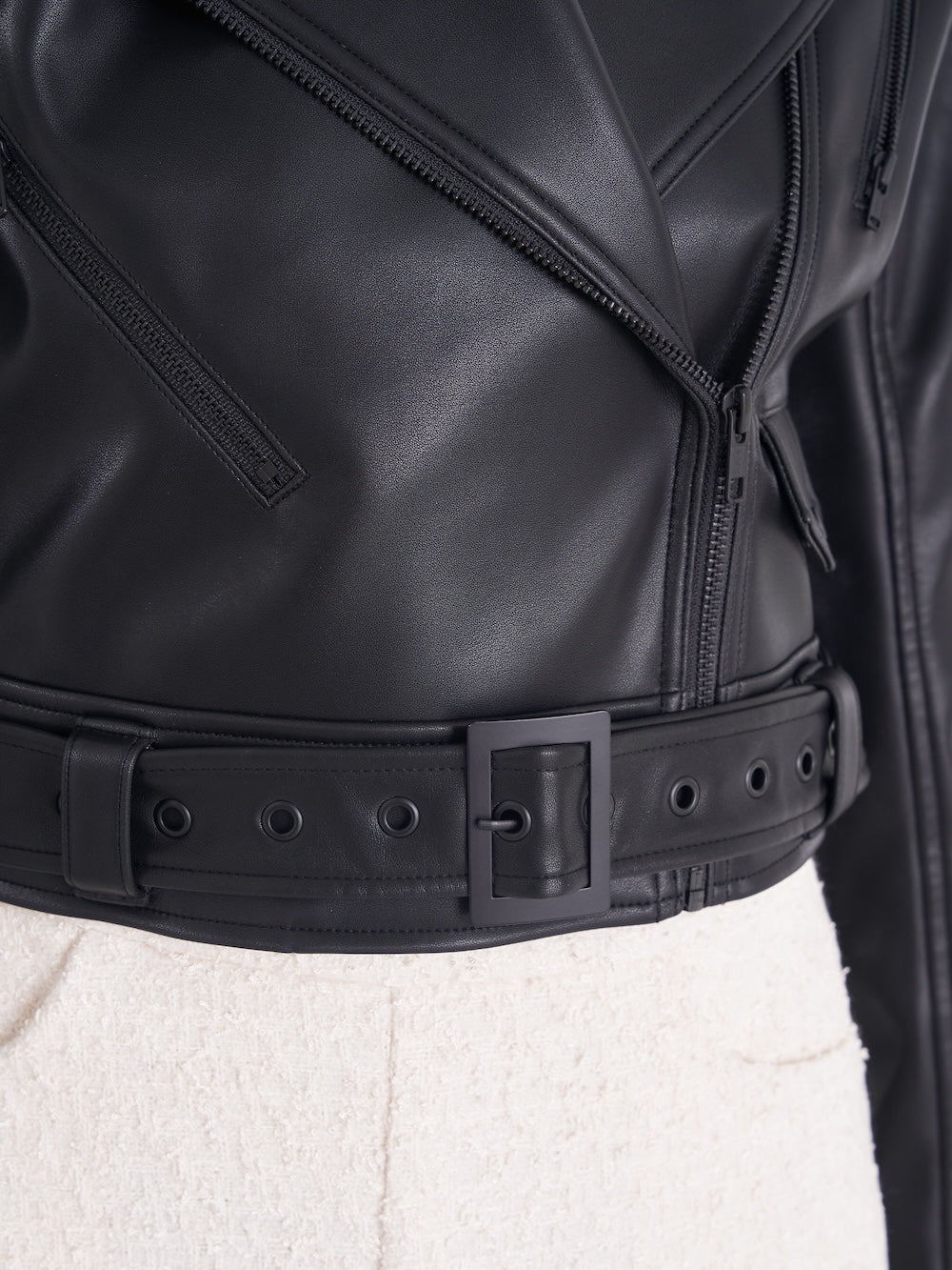 モデル:163cm(着用サイズ:FREE 着用カラー:BLK)