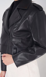 モデル:163cm(着用サイズ:FREE 着用カラー:BLK)
