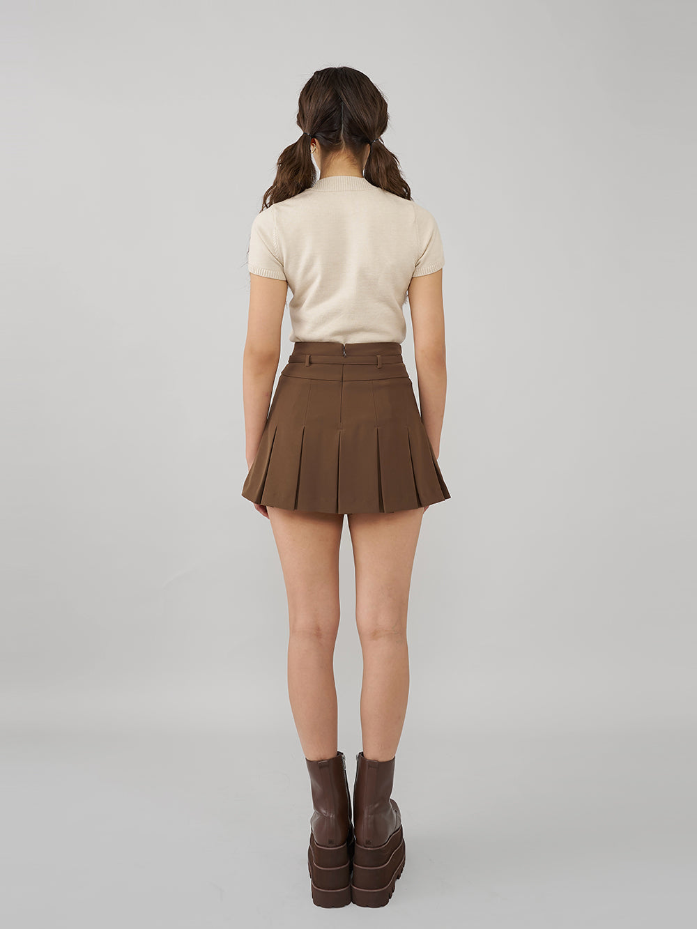 モデル:163cm(着用サイズ:S 着用カラー:BRN)