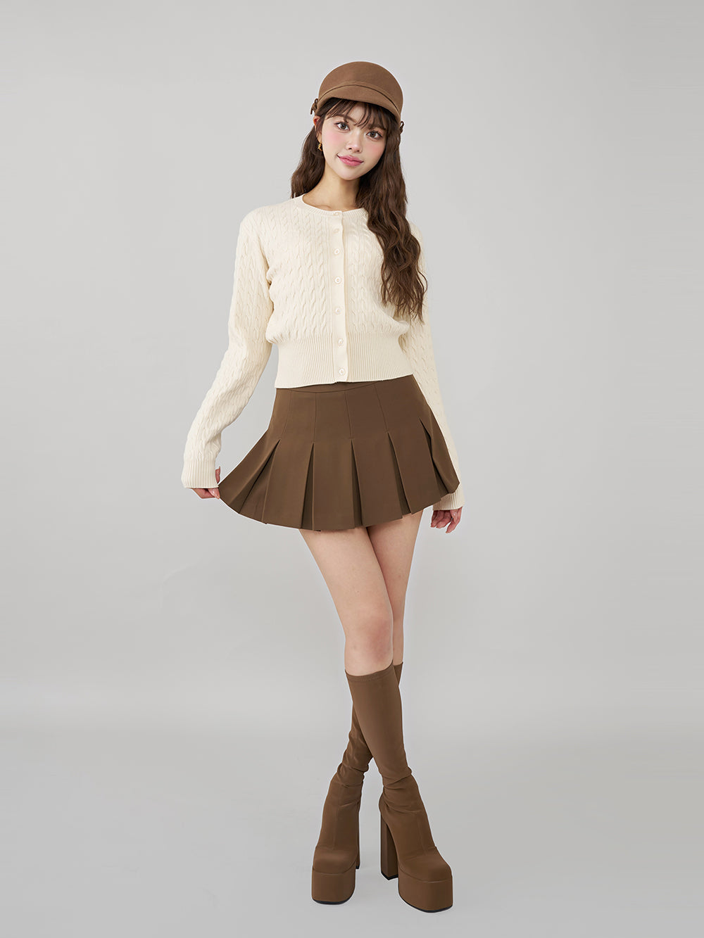 モデル:163cm(着用サイズ:S 着用カラー:BRN)