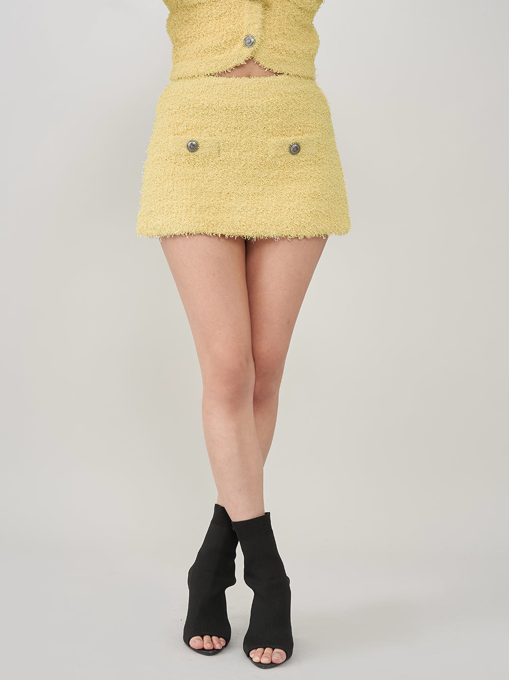 モデル:163cm(着用サイズ:FREE 着用カラー:YEL)