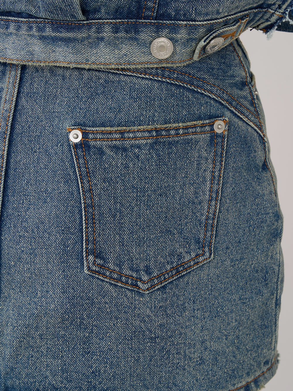 モデル:163cm(着用サイズ:S 着用カラー:BLU)