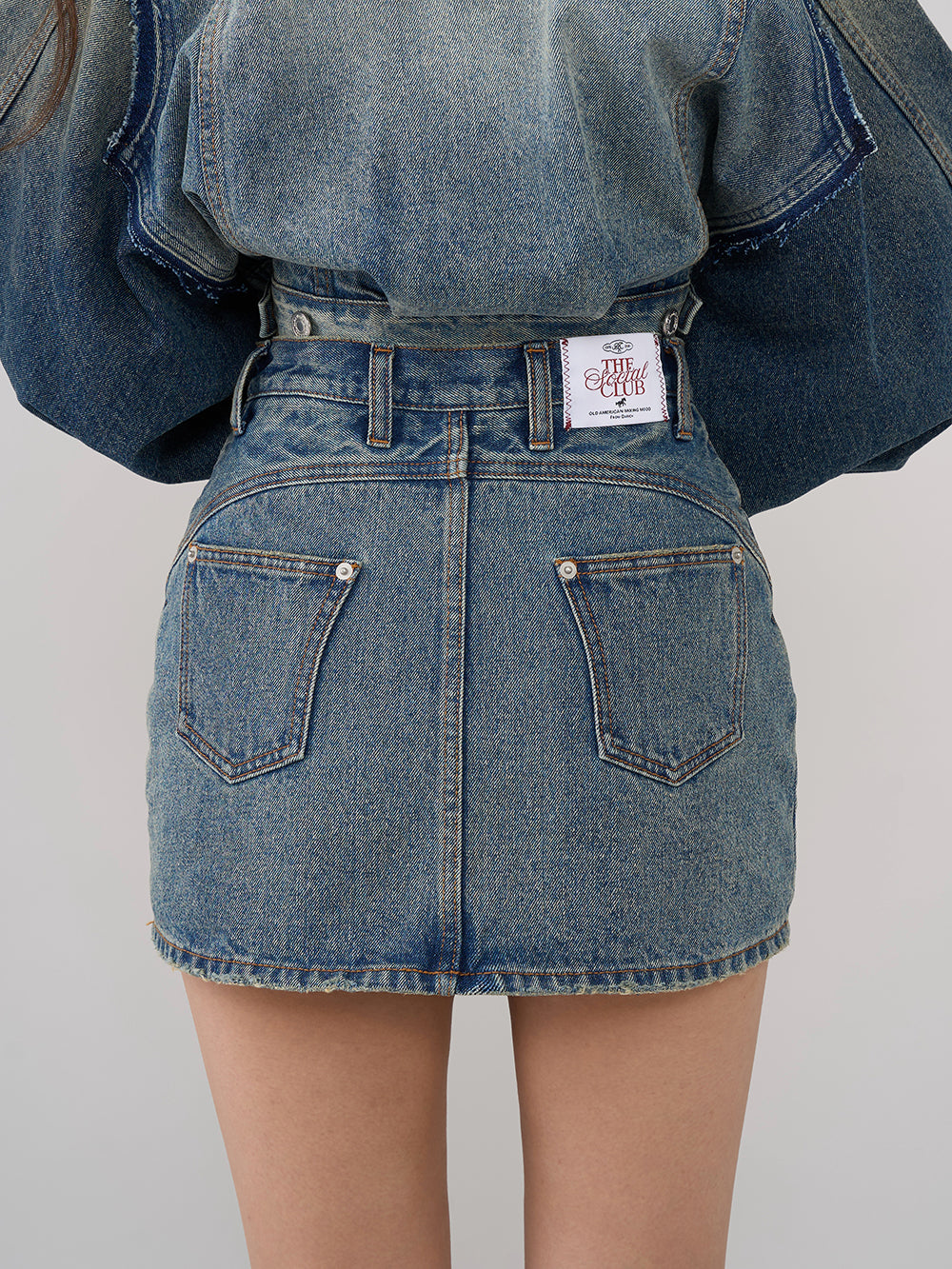 モデル:163cm(着用サイズ:S 着用カラー:BLU)