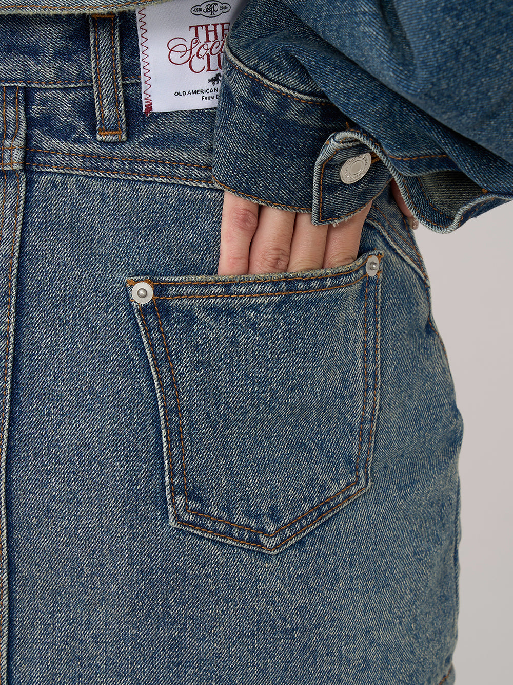 モデル:163cm(着用サイズ:S 着用カラー:BLU)