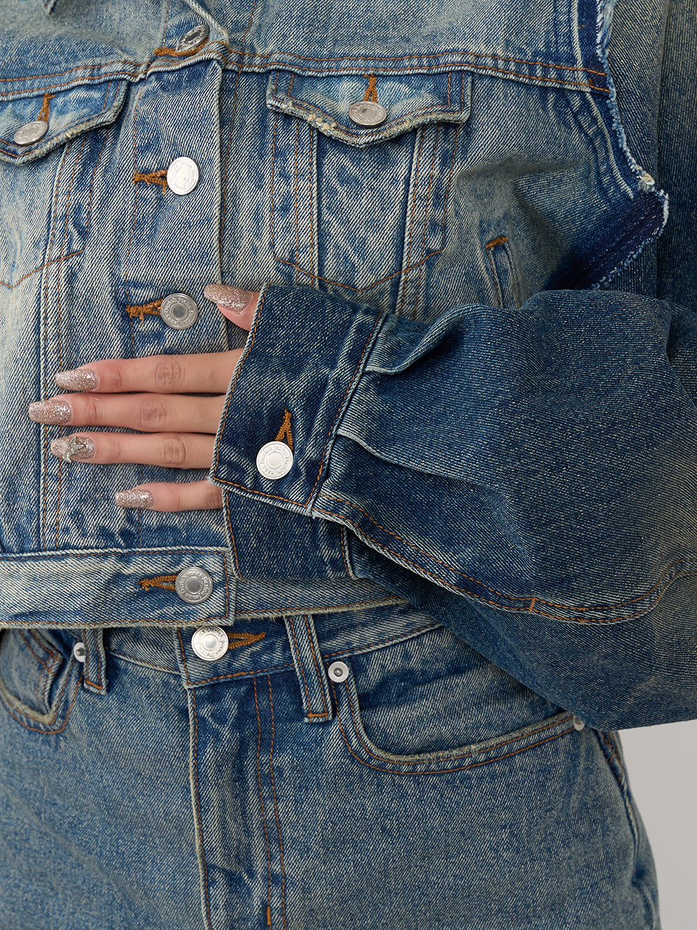 モデル:163cm(着用サイズ:FREE 着用カラー:BLU)