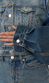 モデル:163cm(着用サイズ:FREE 着用カラー:BLU)