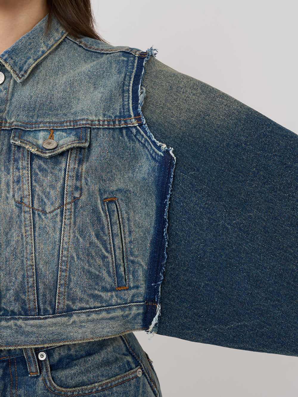 モデル:163cm(着用サイズ:FREE 着用カラー:BLU)