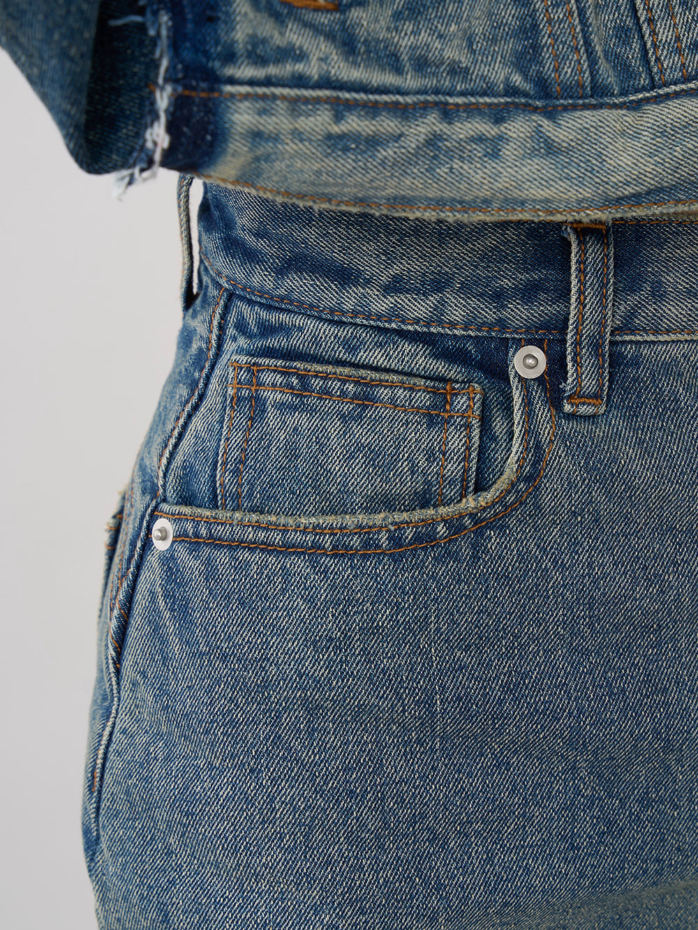 モデル:163cm(着用サイズ:S 着用カラー:BLU)