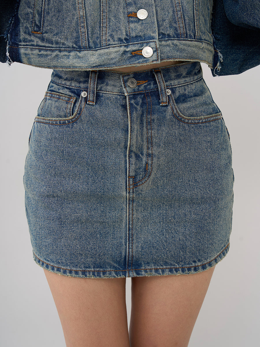 モデル:163cm(着用サイズ:S 着用カラー:BLU)