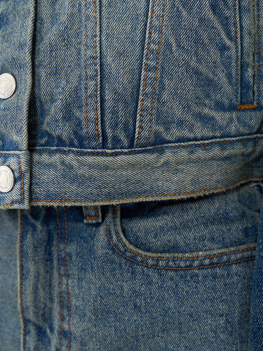 モデル:163cm(着用サイズ:FREE 着用カラー:BLU)