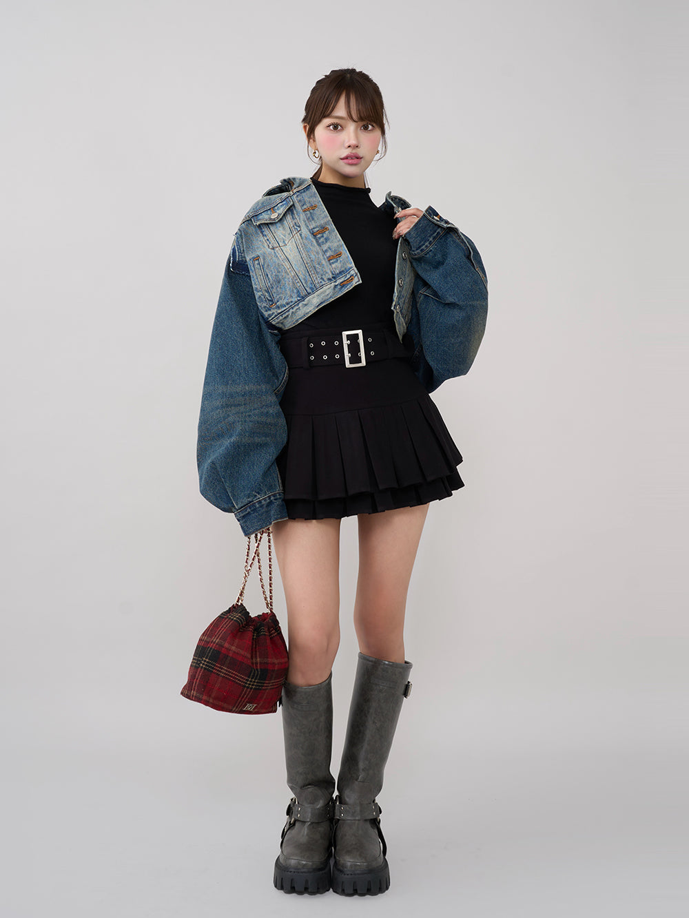 モデル:163cm(着用サイズ:FREE 着用カラー:BLU)