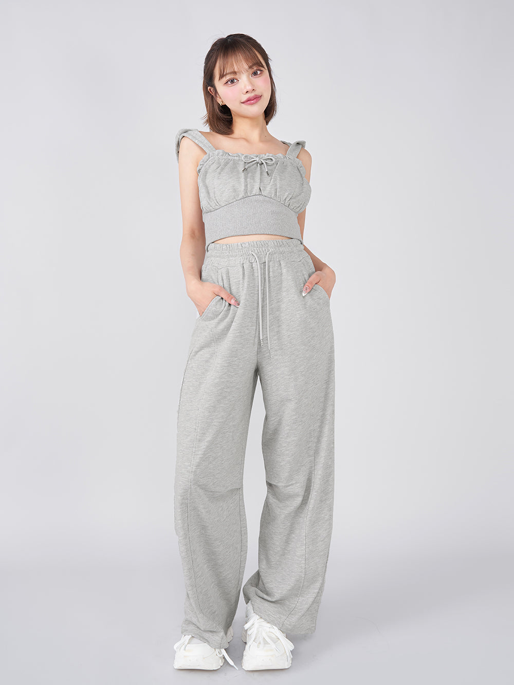 モデル:163cm(着用サイズ:FREE 着用カラー:GRY)