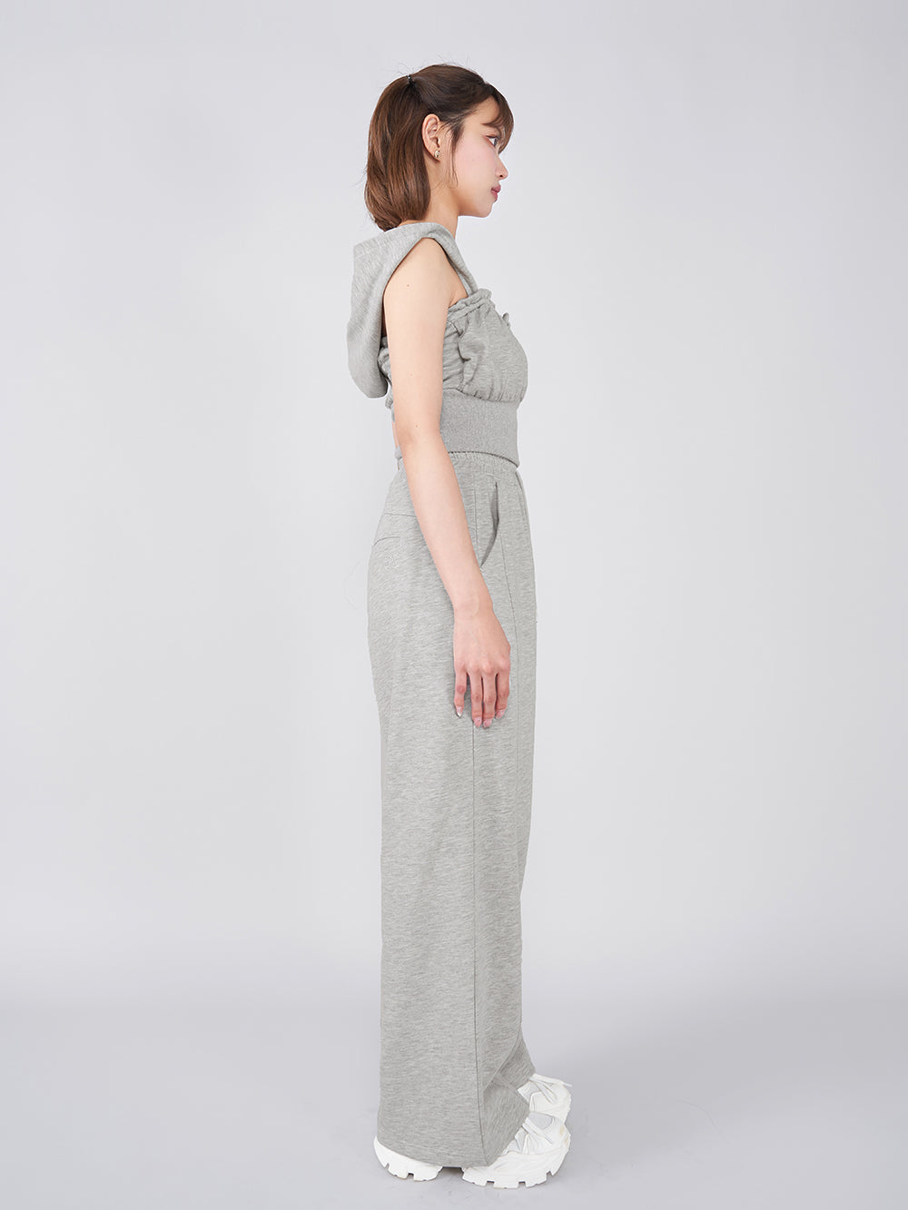モデル:163cm(着用サイズ:FREE 着用カラー:GRY)