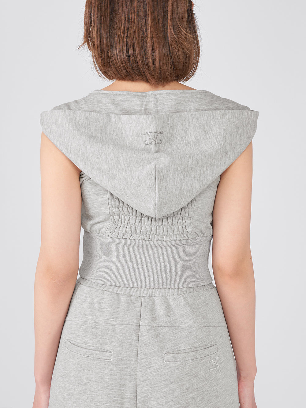 モデル:163cm(着用サイズ:FREE 着用カラー:GRY)