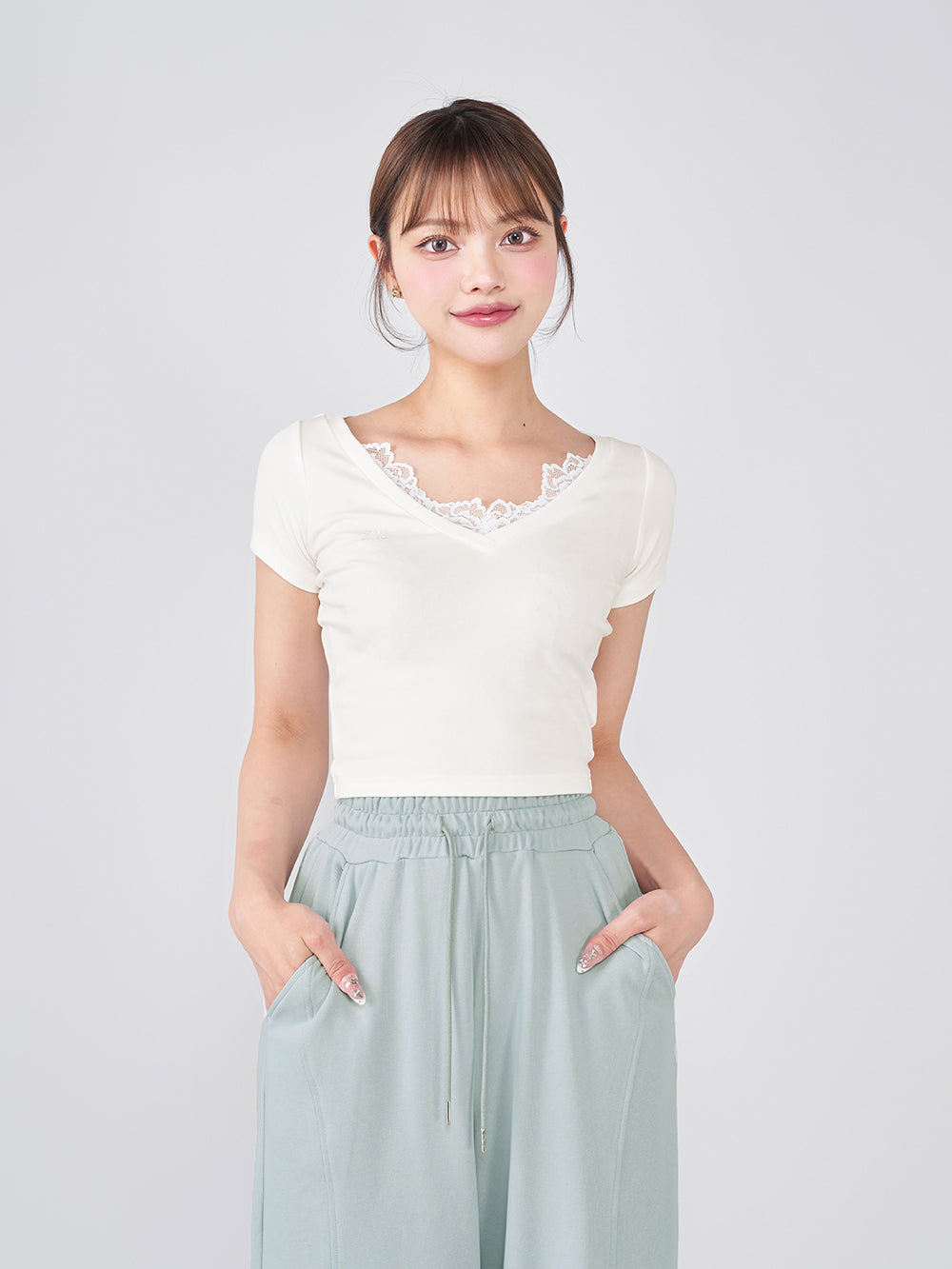 モデル:163cm(着用サイズ:FREE 着用カラー:WHT)