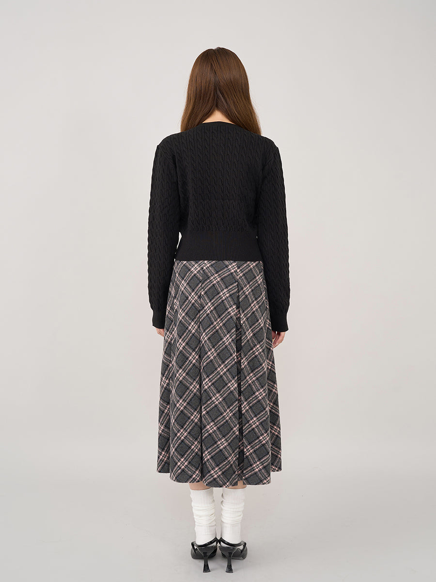 モデル:160cm(着用サイズ:FREE 着用カラー:BLK)