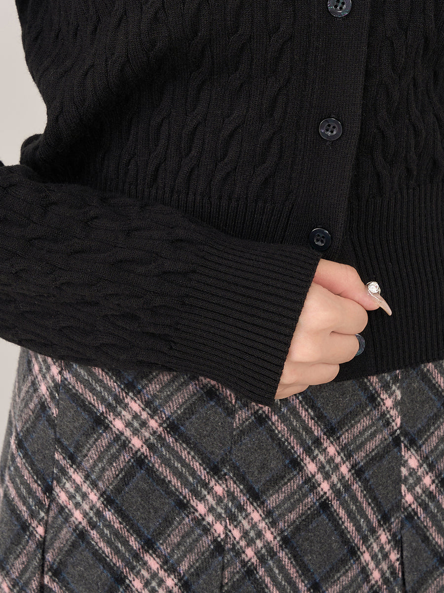モデル:160cm(着用サイズ:FREE 着用カラー:BLK)